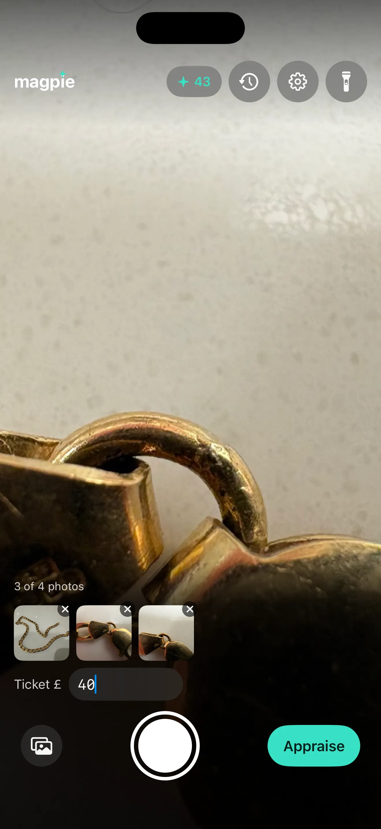 The capture screen: a photographed gold chain, a ticket price of £40 and the Appraise button